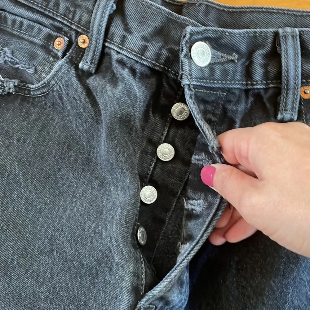 Vintage Levi’s 501 jean shorts - Picture 2 of 3